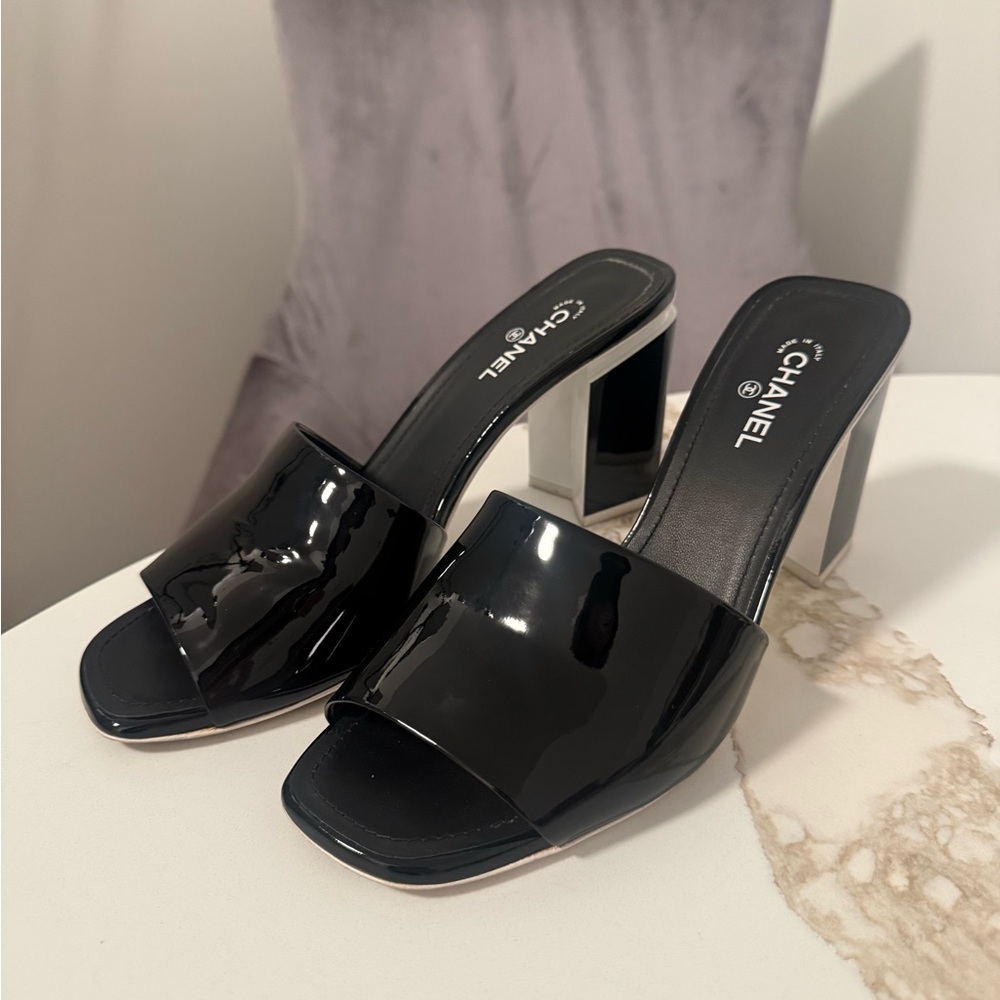 Chanel Black Patent Calf White CC
Logo Mule Slide Block Heel Sandal Size 38